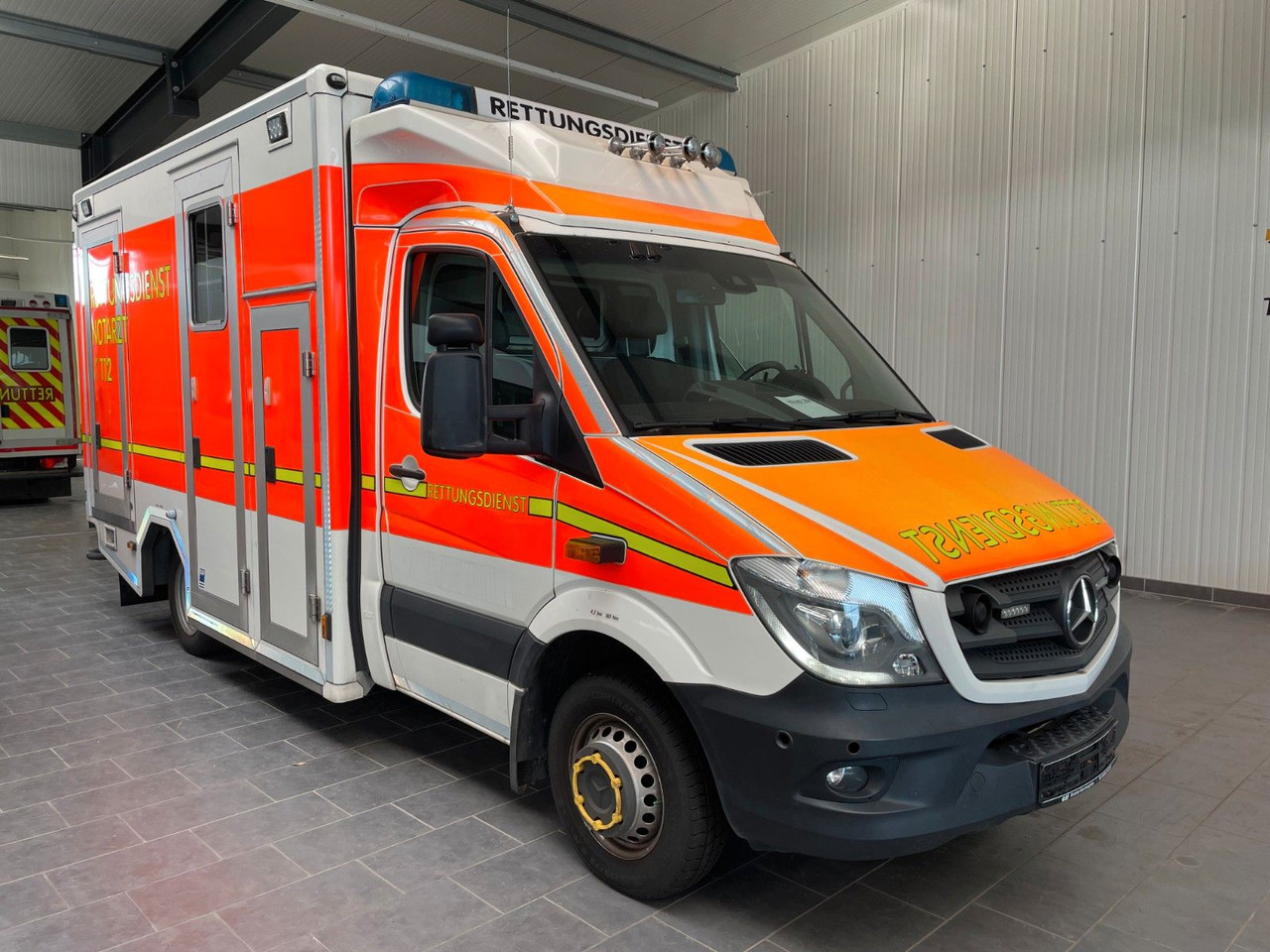 Mercedes-Benz Sprinter II Rettungswagen 519 CDI - Car: picture 1 Mercedes-Benz Sprinter II Rettungswagen 519 CDI - Car: picture 1