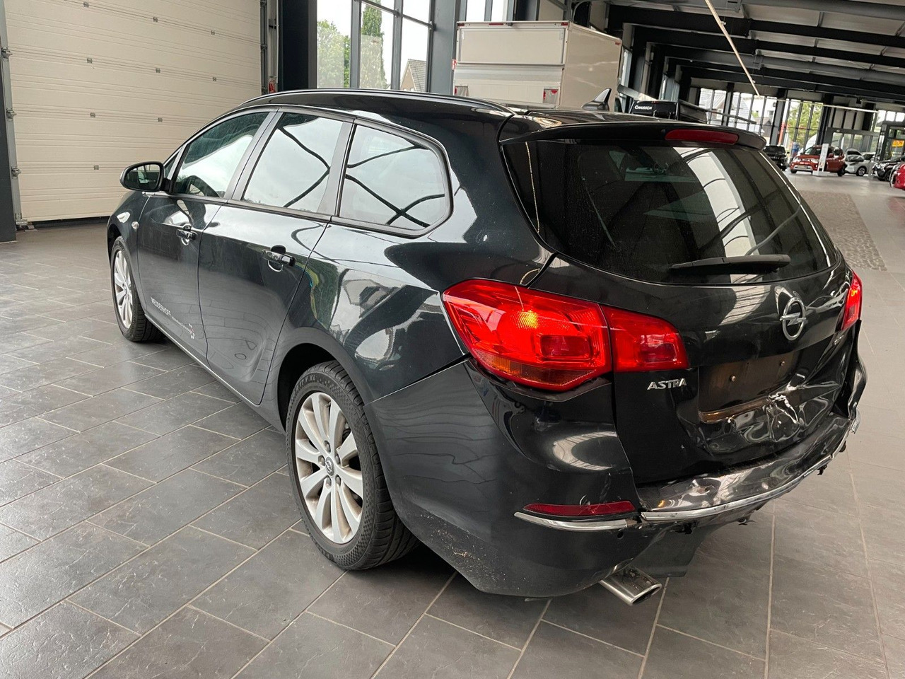 Opel Astra J Sports Tourer Style - Car: picture 2 Opel Astra J Sports Tourer Style - Car: picture 2