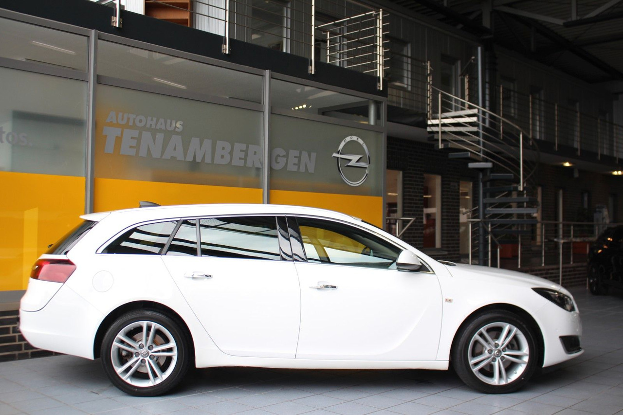 Opel Insignia A Business Innovation 4x4 Leder AHK ACC - Car: picture 3 Opel Insignia A Business Innovation 4x4 Leder AHK ACC - Car: picture 3