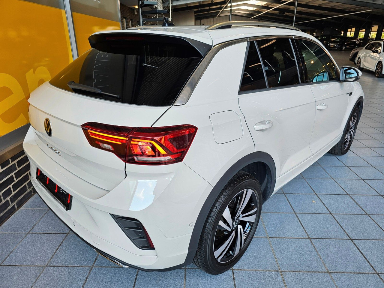 Volkswagen T-Roc R-Line eHeckklappe SHZ LED - SUV: picture 4 Volkswagen T-Roc R-Line eHeckklappe SHZ LED - SUV: picture 4