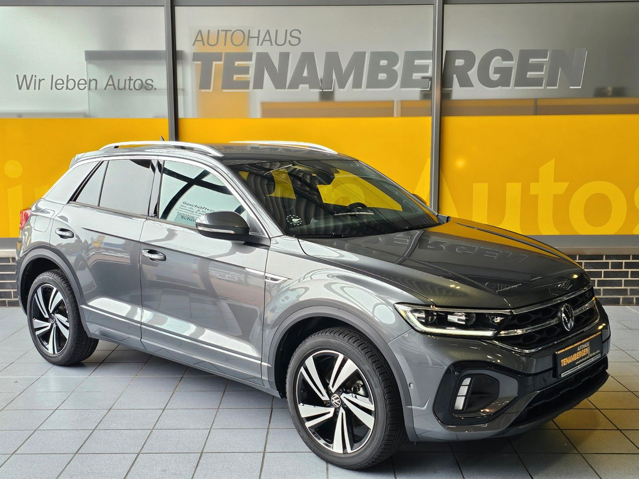 Volkswagen T-Roc R-Line eHeckklappe SHZ LED - SUV: picture 1 Volkswagen T-Roc R-Line eHeckklappe SHZ LED - SUV: picture 1