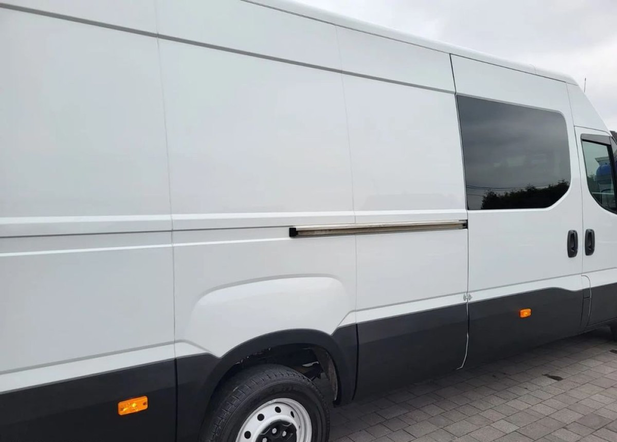 Combi van Iveco Daily Max 7 -osobowe: picture 14 Combi van Iveco Daily Max 7 -osobowe: picture 14