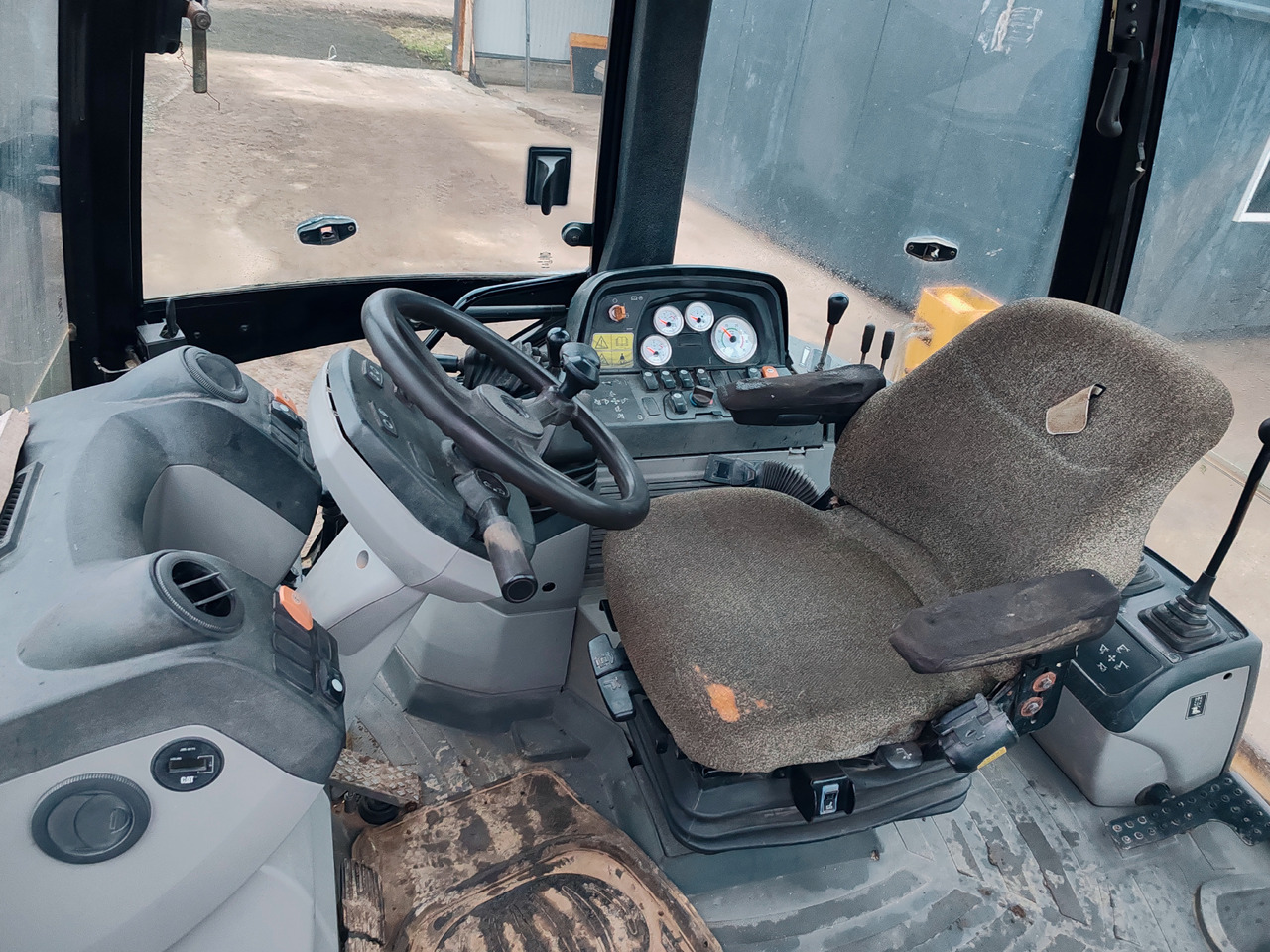 Backhoe loader CATERPILLAR 428E: picture 14