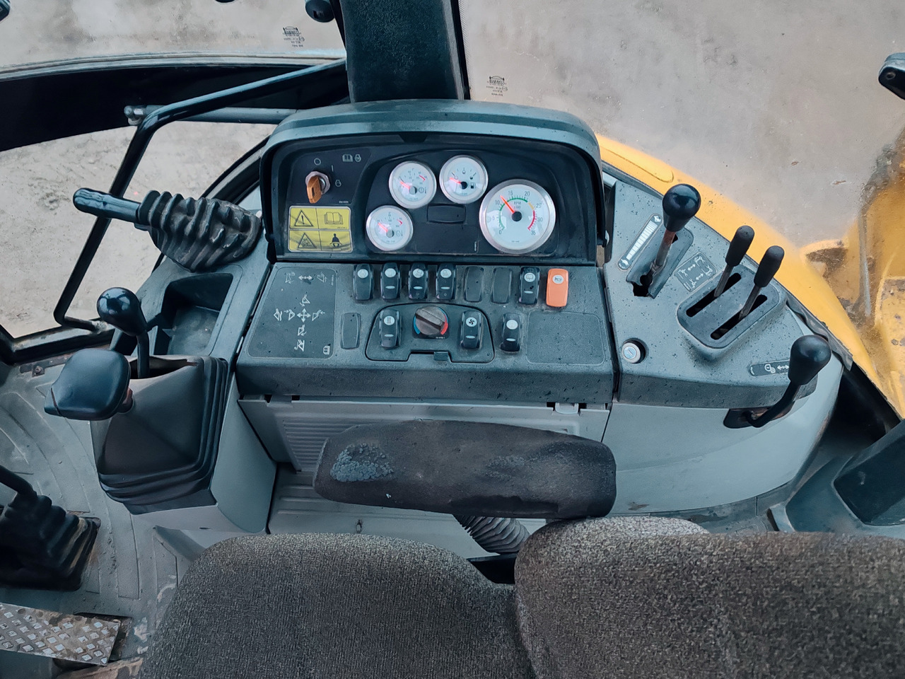 Backhoe loader CATERPILLAR 428E: picture 17