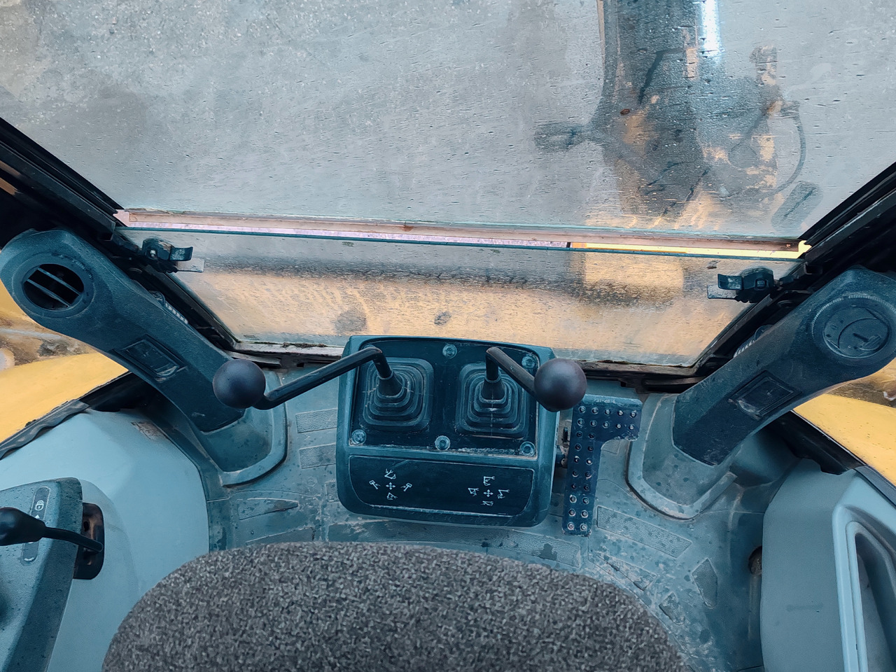 Backhoe loader CATERPILLAR 428E: picture 15