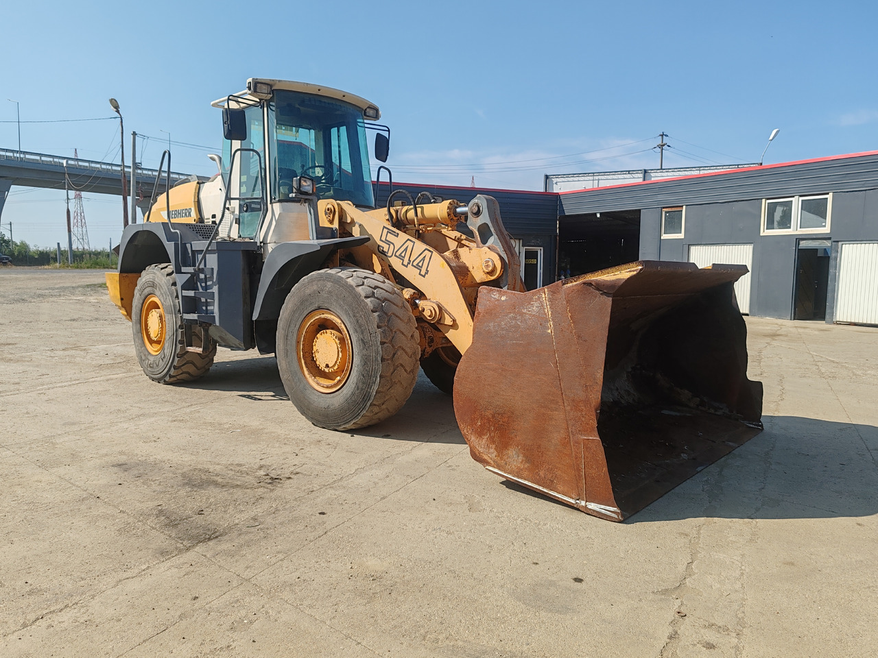 Liebherr 544 Incarcator Frontal Vola - Wheel loader: picture 1 Liebherr 544 Incarcator Frontal Vola - Wheel loader: picture 1