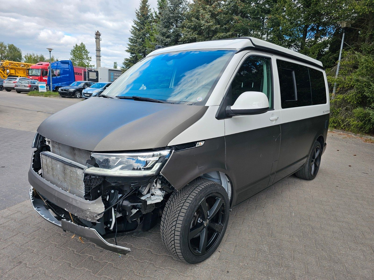 Volkswagen SALTY BLUE PREMIUM BULLI CALIFORNIA Fahrbereit! - Camper van: picture 2 Volkswagen SALTY BLUE PREMIUM BULLI CALIFORNIA Fahrbereit! - Camper van: picture 2