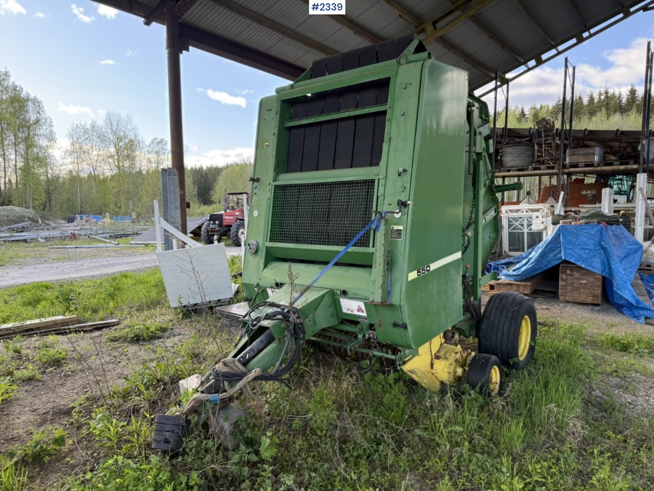 Round baler, John Deere 550 - Hay and forage equipment: picture 1 Round baler, John Deere 550 - Hay and forage equipment: picture 1