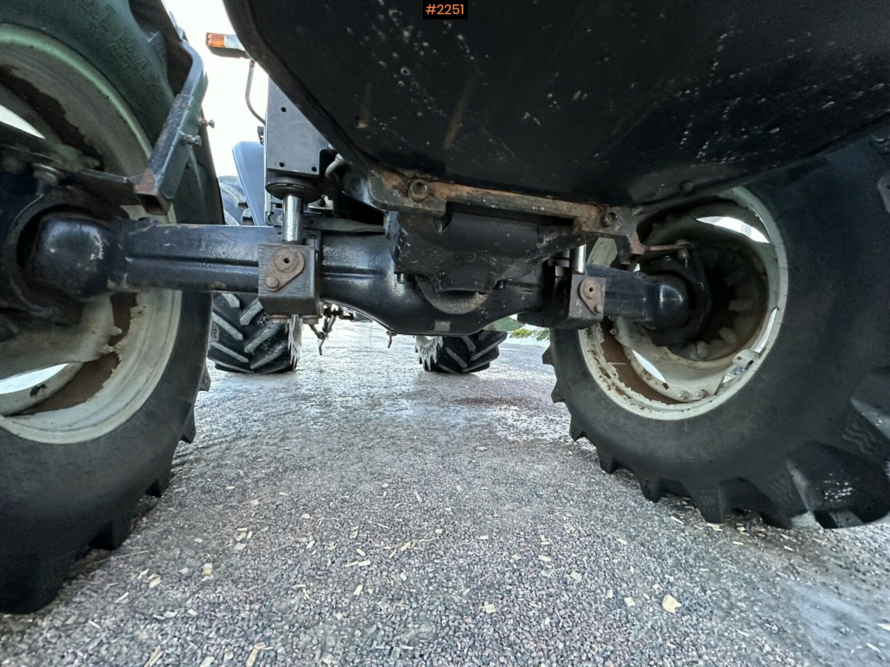 Farm tractor Valtra X110 waiststeering tractor with twintrac: picture 13