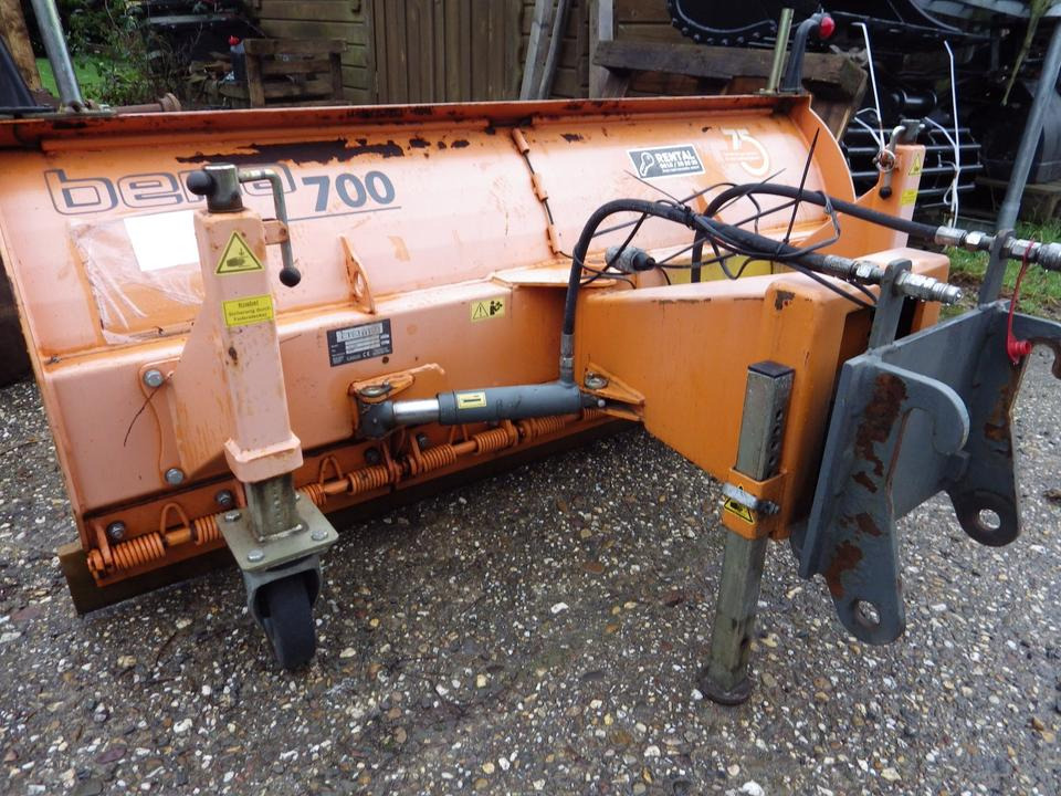 Schneeschild + Kehrmaschine für KRAMER 350 180 112 - Snow plough: picture 3 Schneeschild + Kehrmaschine für KRAMER 350 180 112 - Snow plough: picture 3