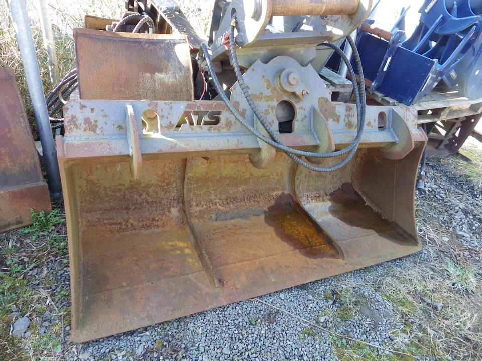 Schwenkbarer Grabenräumlöffel 1800 mm MS10 Bj 2022 - Excavator bucket for Construction machinery: picture 1 Schwenkbarer Grabenräumlöffel 1800 mm MS10 Bj 2022 - Excavator bucket for Construction machinery: picture 1