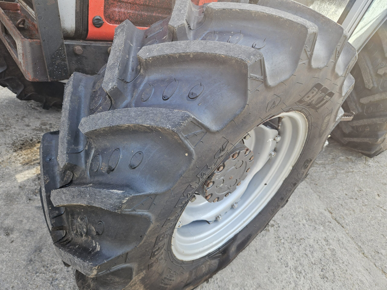 1990 MF 390 4wd with or without loader - Farm tractor: picture 5 1990 MF 390 4wd with or without loader - Farm tractor: picture 5