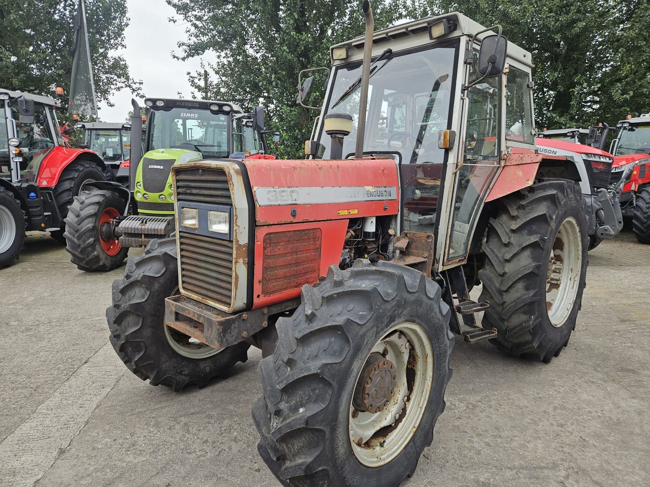 1991 390 4wd with loader brackets - Farm tractor: picture 2 1991 390 4wd with loader brackets - Farm tractor: picture 2