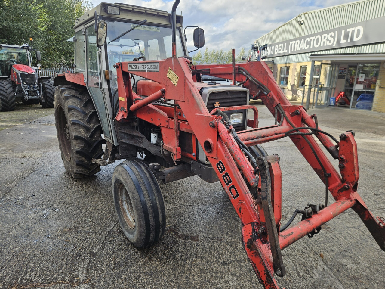 1992 MF 390 2wd, 12/12, showing 3316 Hours - Farm tractor: picture 1 1992 MF 390 2wd, 12/12, showing 3316 Hours - Farm tractor: picture 1