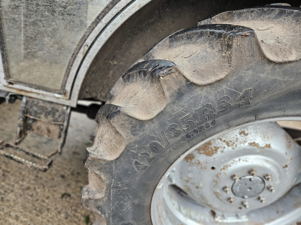 1993 MF 390T 4wd tractor, good off farm condition - Farm tractor: picture 5 1993 MF 390T 4wd tractor, good off farm condition - Farm tractor: picture 5