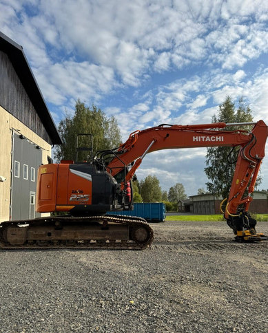 HitachiZX225USLC-7 + Engcon - Crawler excavator: picture 3 HitachiZX225USLC-7 + Engcon - Crawler excavator: picture 3