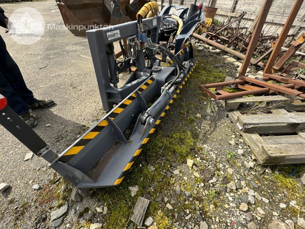 Vilakoneoy Planskrapa - Attachment for Construction machinery: picture 2 Vilakoneoy Planskrapa - Attachment for Construction machinery: picture 2
