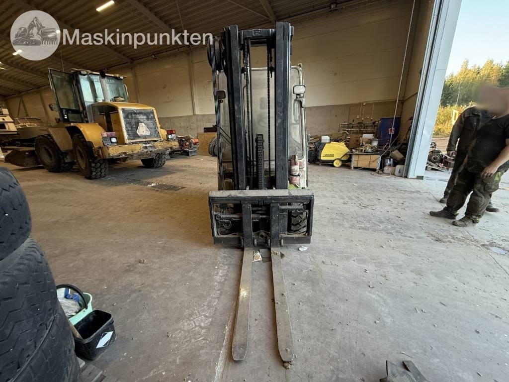 Clark CEM 25 - Diesel forklift: picture 3 Clark CEM 25 - Diesel forklift: picture 3