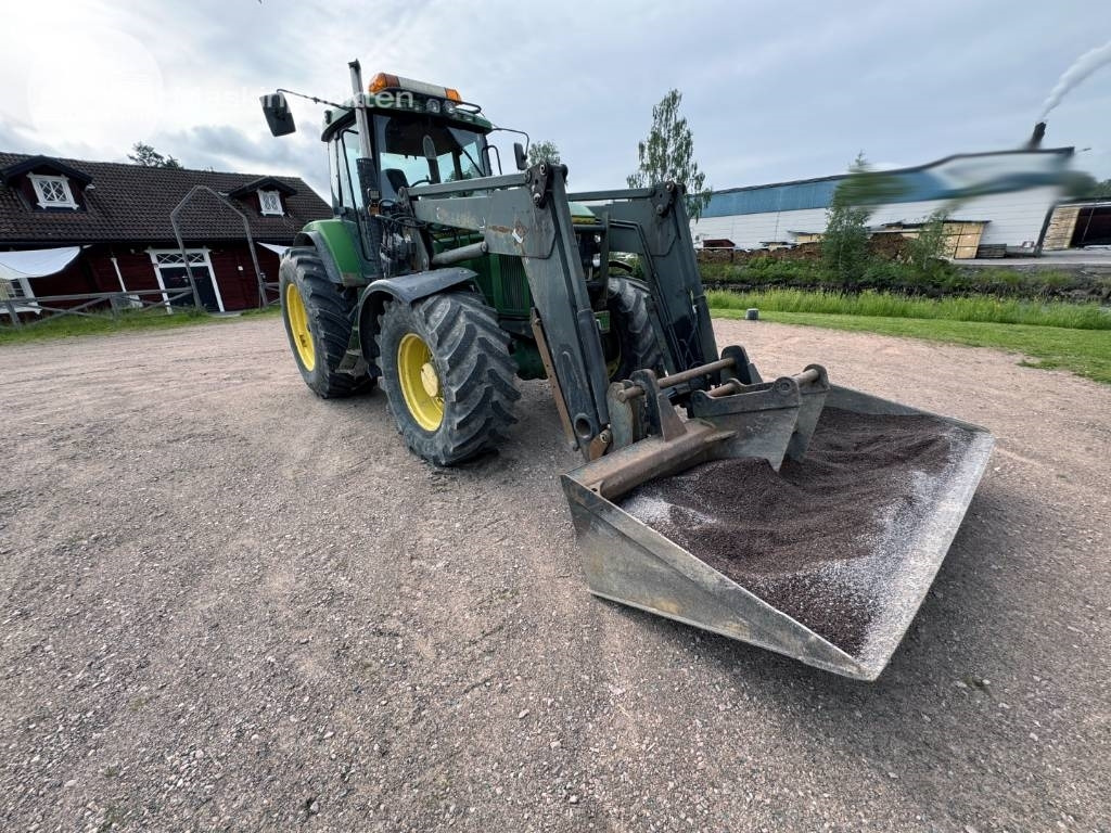 John Deere 7600 - Farm tractor: picture 1 John Deere 7600 - Farm tractor: picture 1