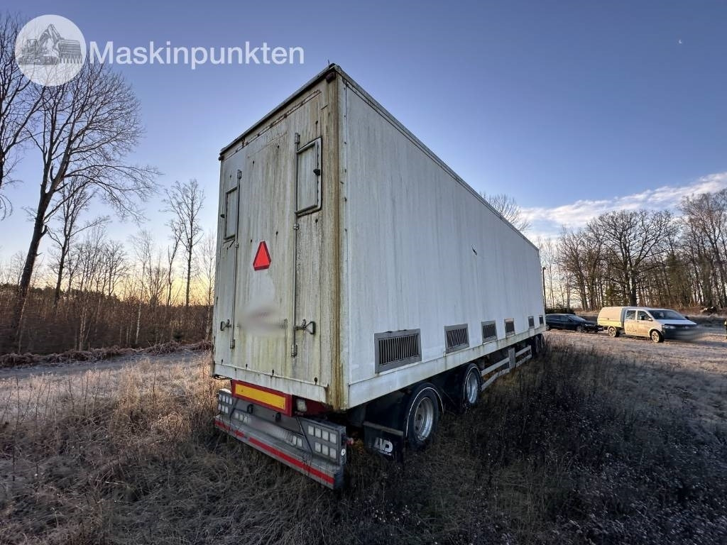 Skåpsläp med hydrauliskt öppningsbar sida - Closed box trailer: picture 5 Skåpsläp med hydrauliskt öppningsbar sida - Closed box trailer: picture 5
