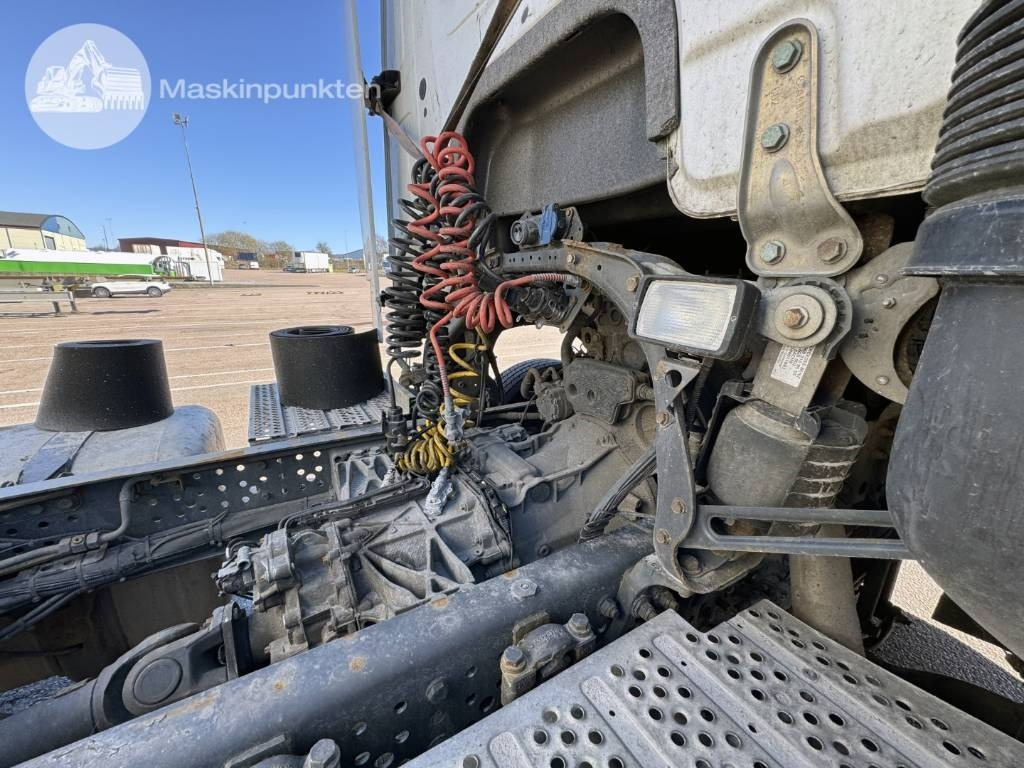 Tractor unit Mercedes-Benz Actros 1843: picture 21