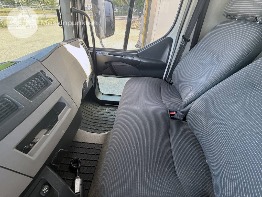 Box truck Volvo FL 240: picture 12