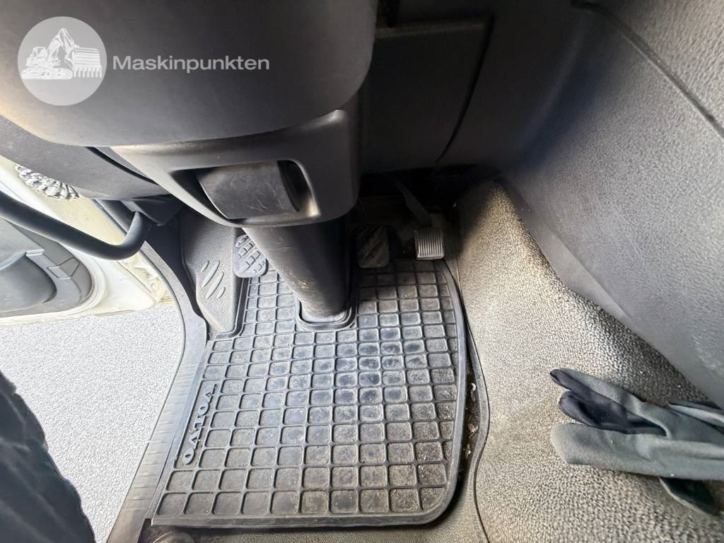 Box truck Volvo FL 240: picture 16