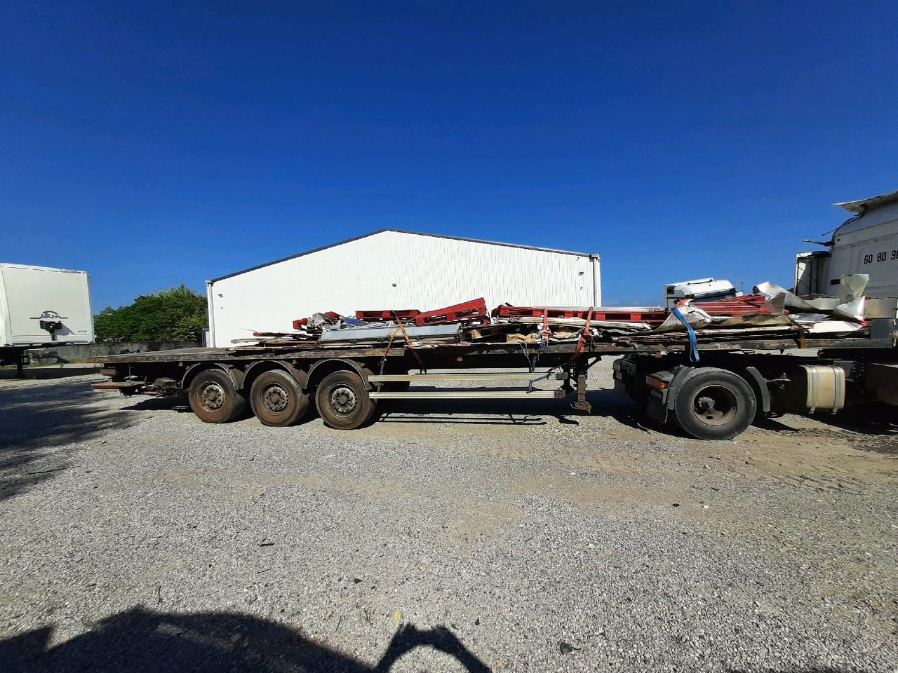 FRUEHAUF 3 ESSIEUX R580 - Dropside/ Flatbed semi-trailer: picture 3 FRUEHAUF 3 ESSIEUX R580 - Dropside/ Flatbed semi-trailer: picture 3