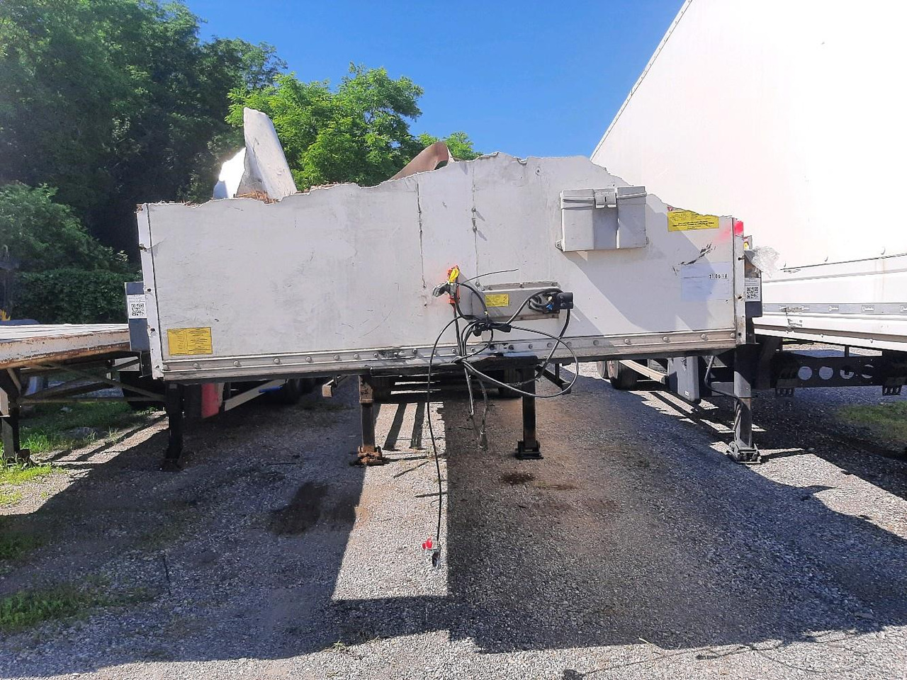 FRUEHAUF 3 ESSIEUX R580 - Dropside/ Flatbed semi-trailer: picture 2 FRUEHAUF 3 ESSIEUX R580 - Dropside/ Flatbed semi-trailer: picture 2