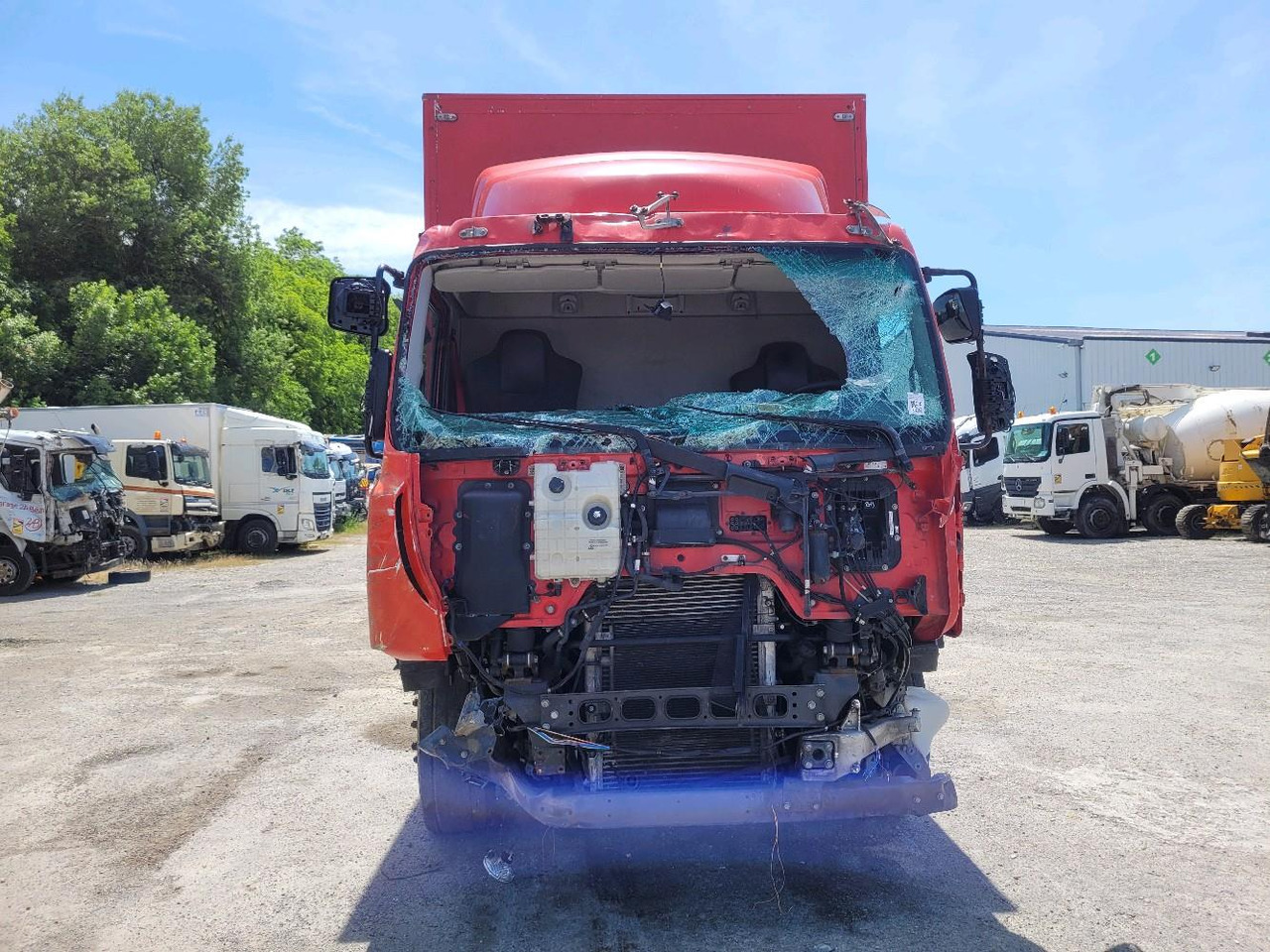 RENAULT D19 WIDE - Box truck: picture 2 RENAULT D19 WIDE - Box truck: picture 2
