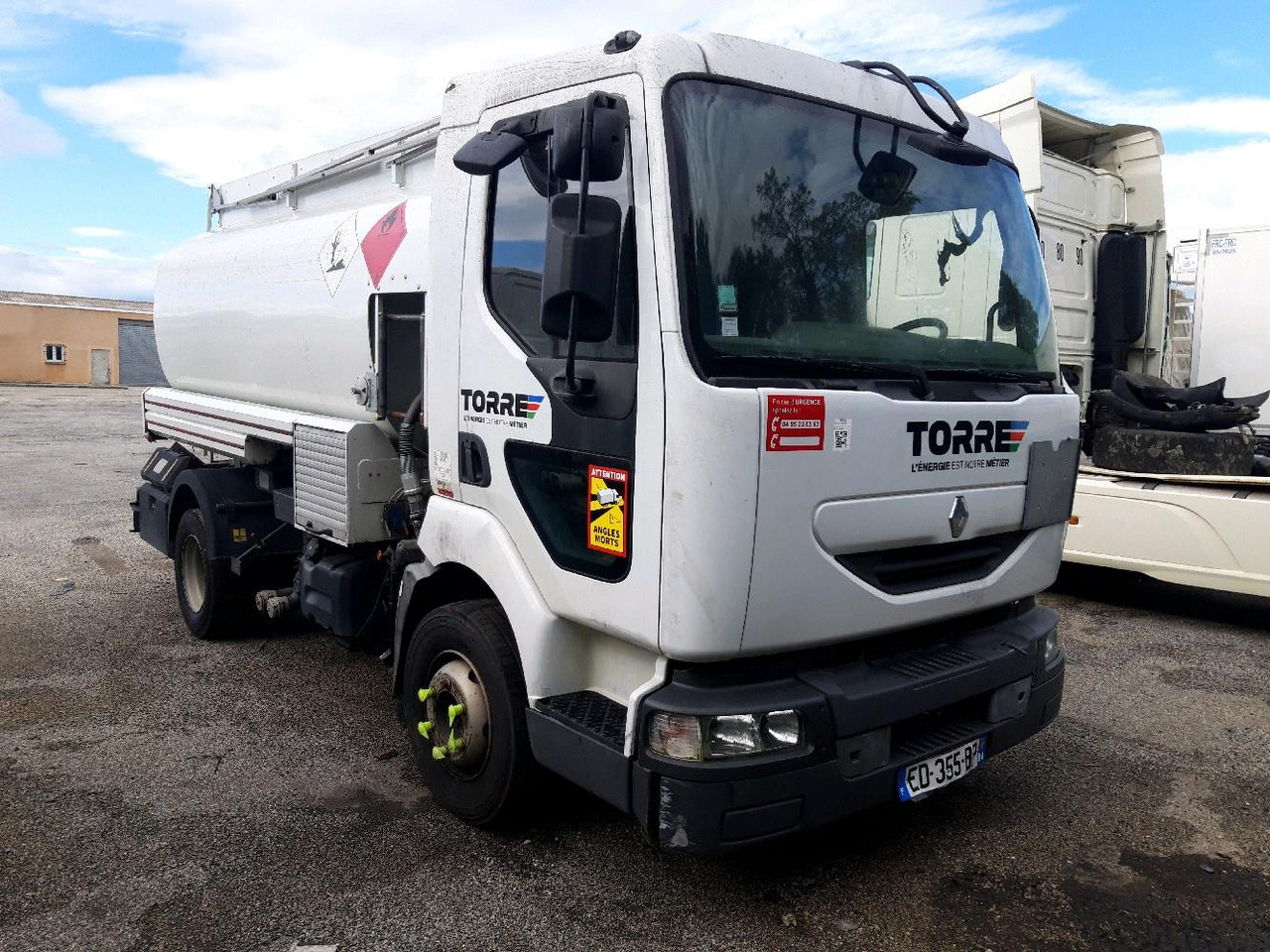 RENAULT MIDLUM CITERNE 7500 - Tank truck: picture 1 RENAULT MIDLUM CITERNE 7500 - Tank truck: picture 1