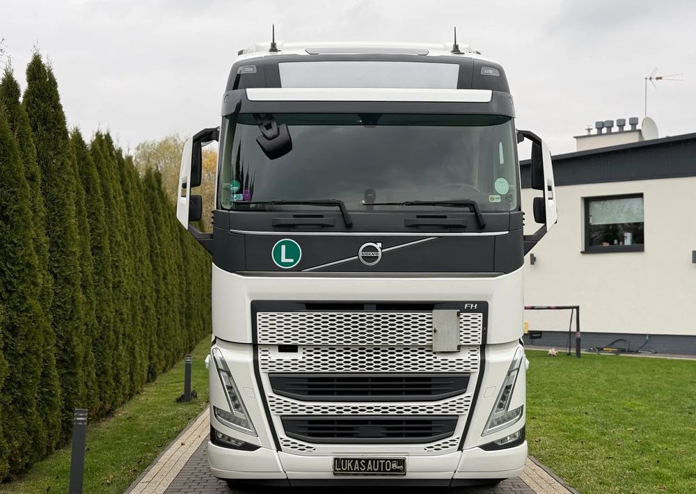 Volvo FH 460 AUTOMAT PARK COOL DWA ZBIORNIKI - Tractor unit: picture 4 Volvo FH 460 AUTOMAT PARK COOL DWA ZBIORNIKI - Tractor unit: picture 4