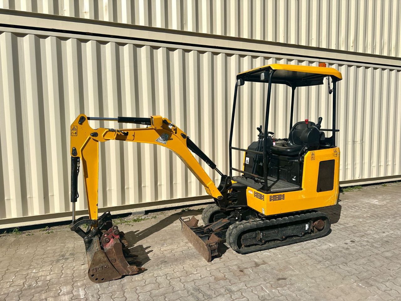 JCB 16C-1 /2020 BJ/943 BH/verbr. Laufwerk/3xLöffel - Mini excavator: picture 1 JCB 16C-1 /2020 BJ/943 BH/verbr. Laufwerk/3xLöffel - Mini excavator: picture 1