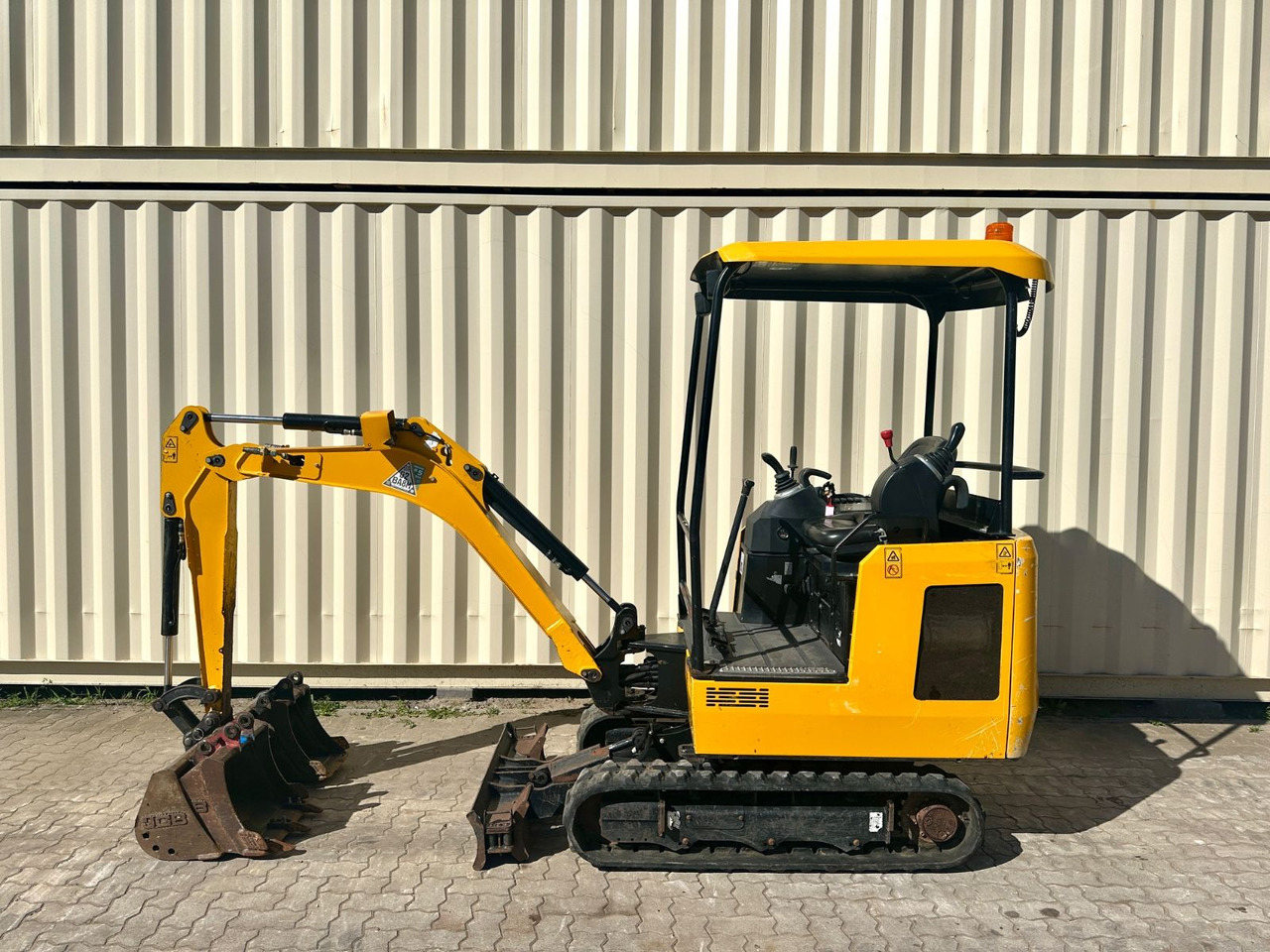 JCB 16C-1 /2020 BJ/943 BH/verbr. Laufwerk/3xLöffel - Mini excavator: picture 2 JCB 16C-1 /2020 BJ/943 BH/verbr. Laufwerk/3xLöffel - Mini excavator: picture 2