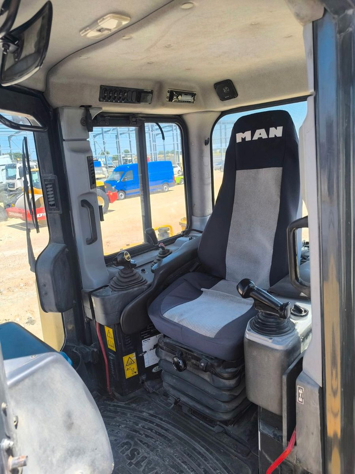 Leasing of Komatsu D155AX-6 Komatsu D155AX-6: picture 8 Leasing of Komatsu D155AX-6 Komatsu D155AX-6: picture 8