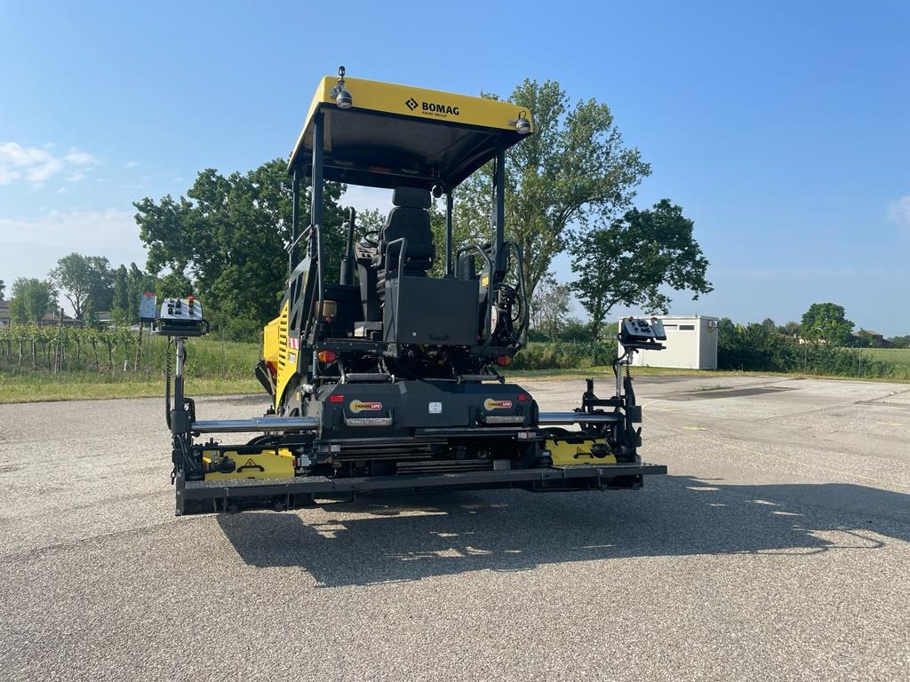 BOMAG IT BF 300 P S340-2 TV Stage IIIa/Tier 3 - Asphalt paver: picture 3 BOMAG IT BF 300 P S340-2 TV Stage IIIa/Tier 3 - Asphalt paver: picture 3