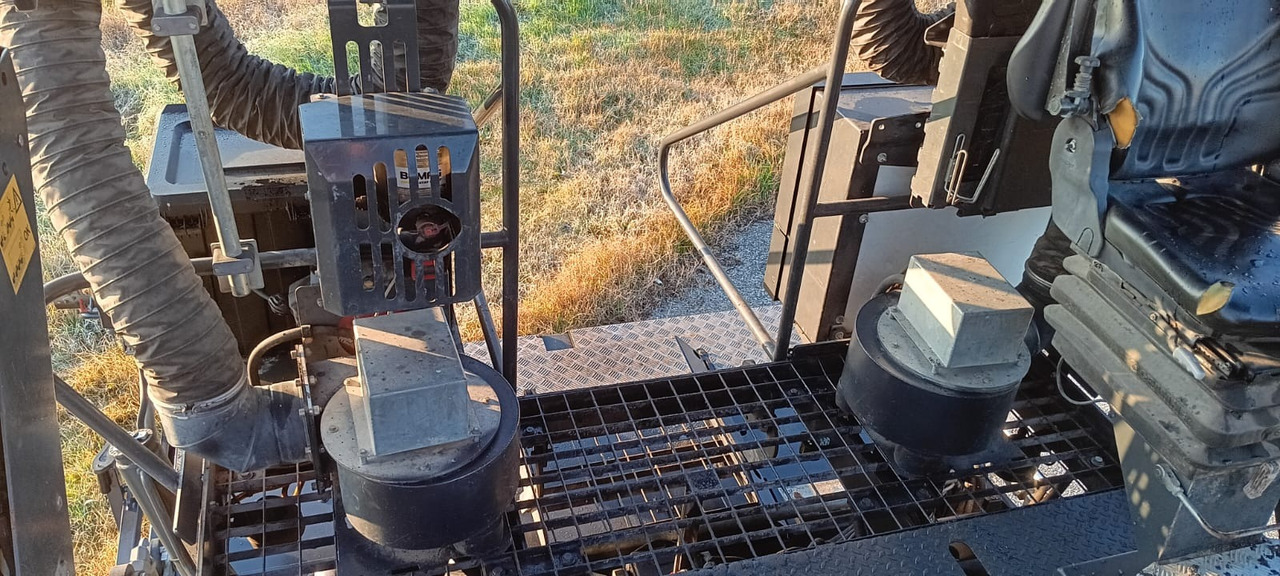 Asphalt paver BOMAG IT BF 700 C-2 S500 Stage IV/Tier 4f: picture 8 Asphalt paver BOMAG IT BF 700 C-2 S500 Stage IV/Tier 4f: picture 8