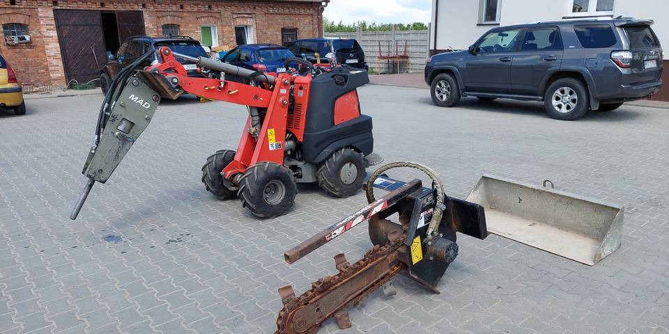 Koparka łańcuchowa miniładowarka Ditch Witch R300 wiertnica - Trencher: picture 5 Koparka łańcuchowa miniładowarka Ditch Witch R300 wiertnica - Trencher: picture 5