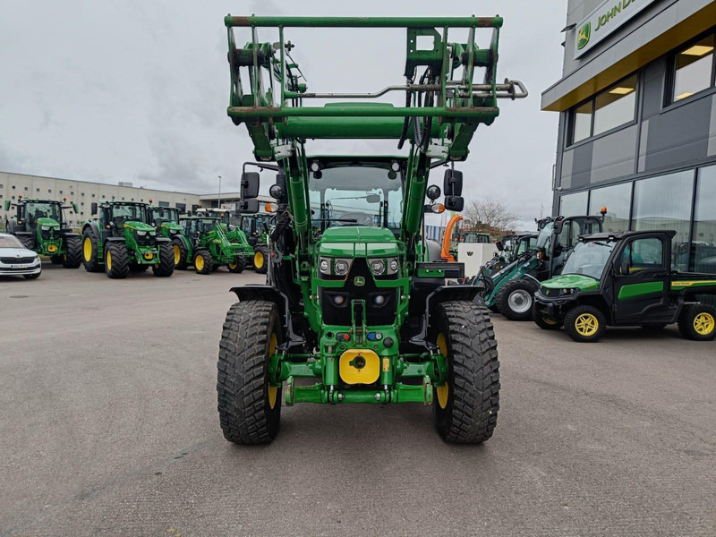 John Deere 6115 RC - Farm tractor: picture 2 John Deere 6115 RC - Farm tractor: picture 2
