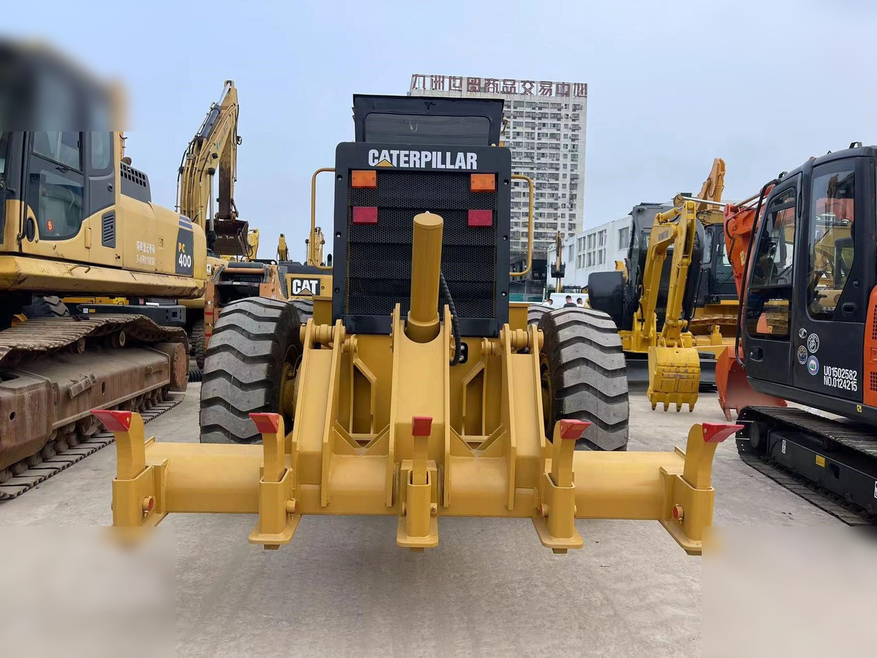 CATERPILLAR 140H - Grader: picture 4 CATERPILLAR 140H - Grader: picture 4
