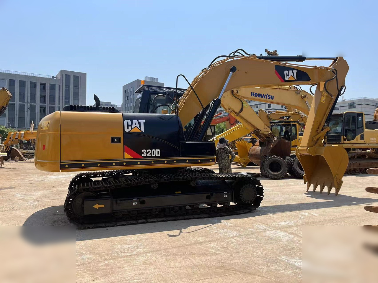 CATERPILLAR 320D - Crawler excavator: picture 2 CATERPILLAR 320D - Crawler excavator: picture 2