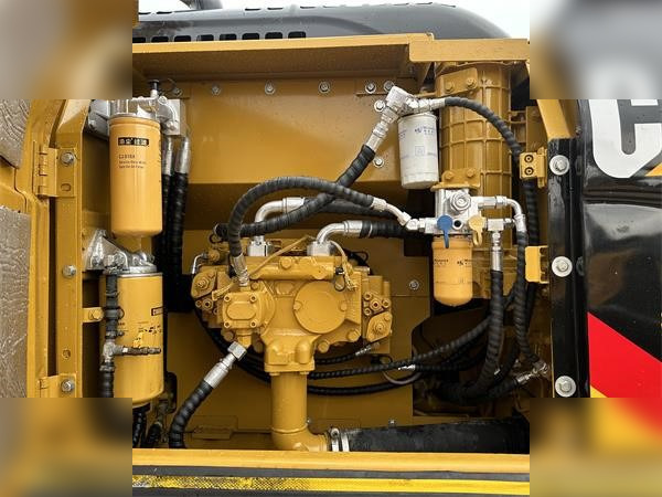 CATERPILLAR 320D2 - Crawler excavator: picture 3 CATERPILLAR 320D2 - Crawler excavator: picture 3