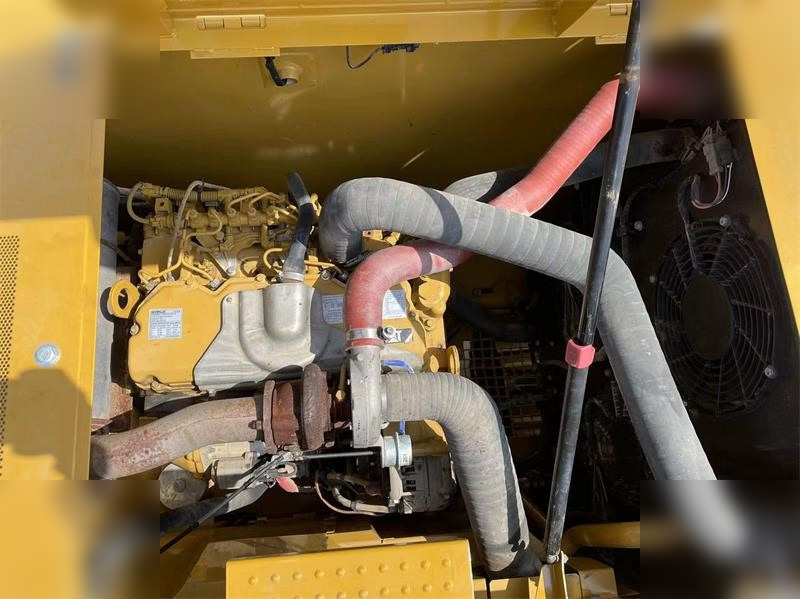 Crawler excavator CATERPILLAR 320GC: picture 12