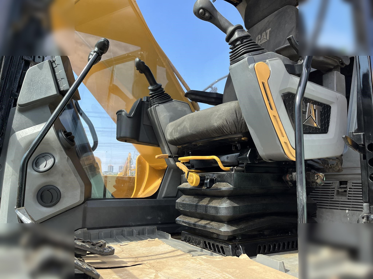 CATERPILLAR 323 - Crawler excavator: picture 5 CATERPILLAR 323 - Crawler excavator: picture 5