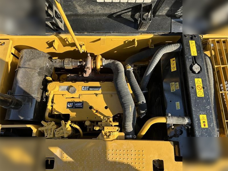 Crawler excavator CATERPILLAR 323D: picture 7