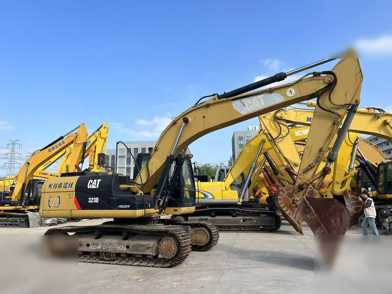 CATERPILLAR 323D - Crawler excavator: picture 1 CATERPILLAR 323D - Crawler excavator: picture 1