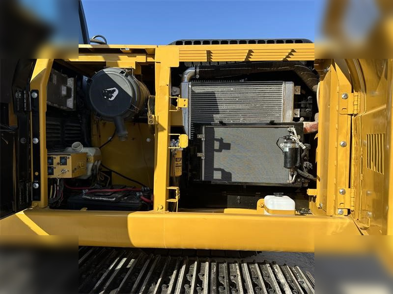 Crawler excavator CATERPILLAR 323D: picture 6