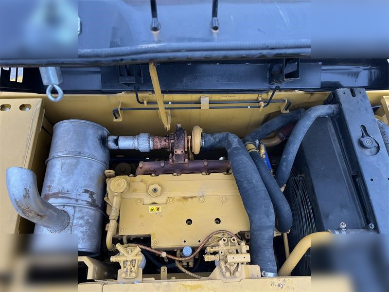 Crawler excavator CATERPILLAR 323DL: picture 10