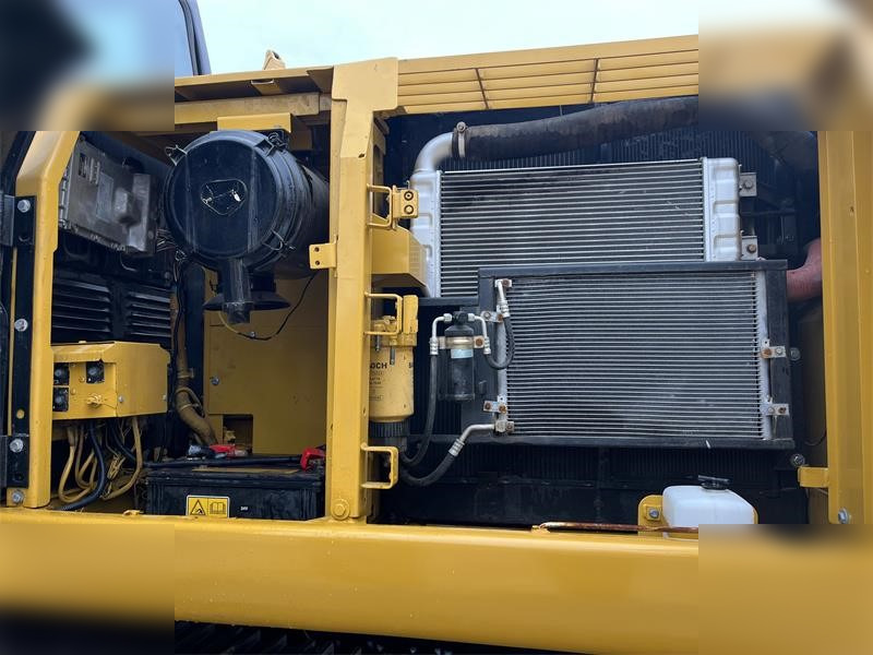 Crawler excavator CATERPILLAR 323DL: picture 9