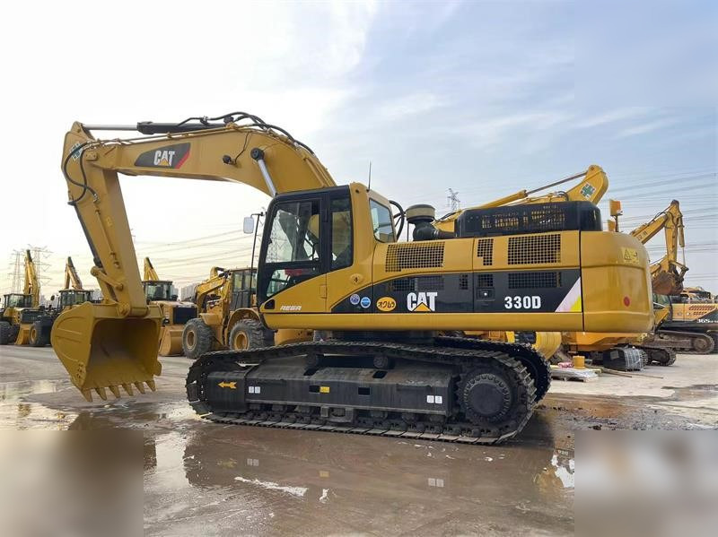 Crawler excavator CATERPILLAR 330D: picture 1